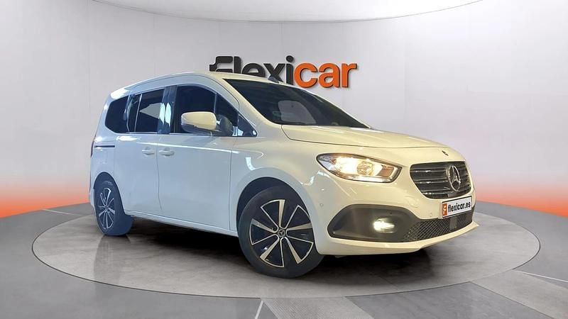Usado Mercedes T180 116 CV (85 kW) 2023 Blanco Monovolumen