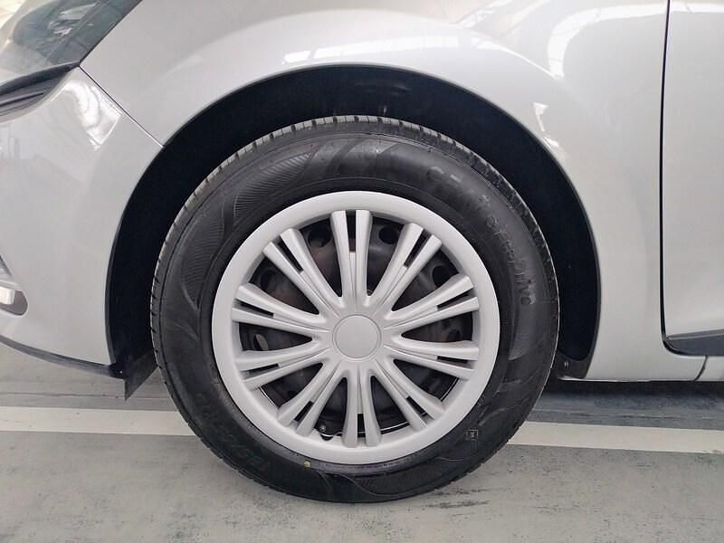 Usado Renault Clio IV Business 75 CV (55 kW) 2019 Gris Berlina