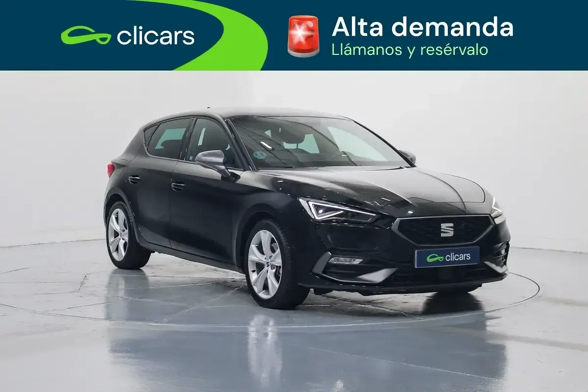 Usado Seat Leon FR 116 CV (85 kW) 2025 Negro Berlina