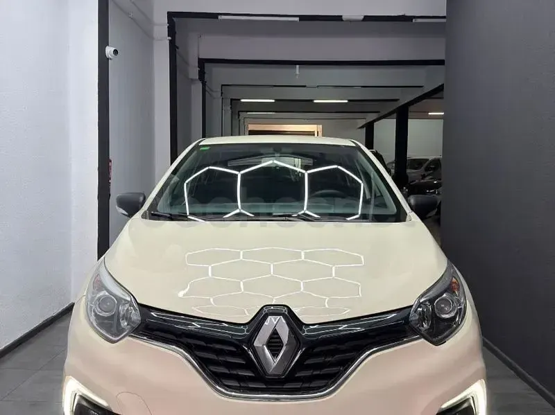 Usado Renault Captur Zen 90 CV (66 kW) 2020 Blanco SUV