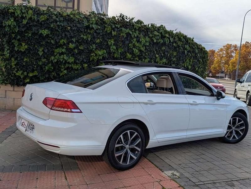 Usado VW Passat Advance 150 CV (110 kW) 2018 Blanco Berlina