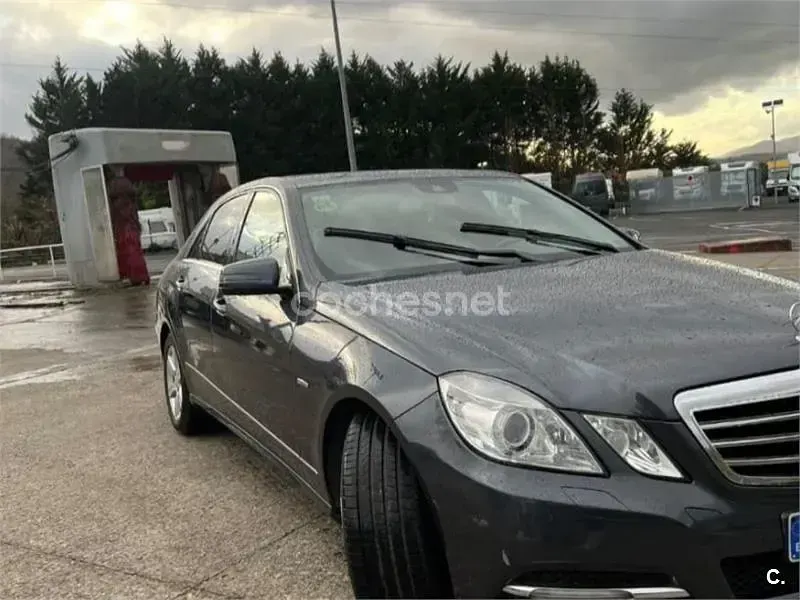 Usado Mercedes E200 Avantgarde Edition 136 CV (100 kW) 2012 Negro Berlina