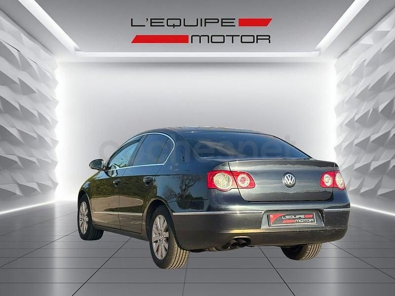 Usado VW Passat Advance 140 CV (102 kW) 2007 Gris / plata Berlina