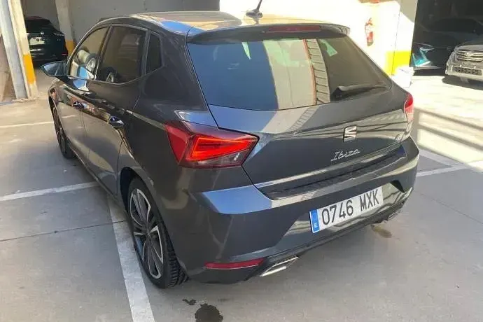 Usado Seat Ibiza FR 116 CV (85 kW) 2024 Gris Utilitario