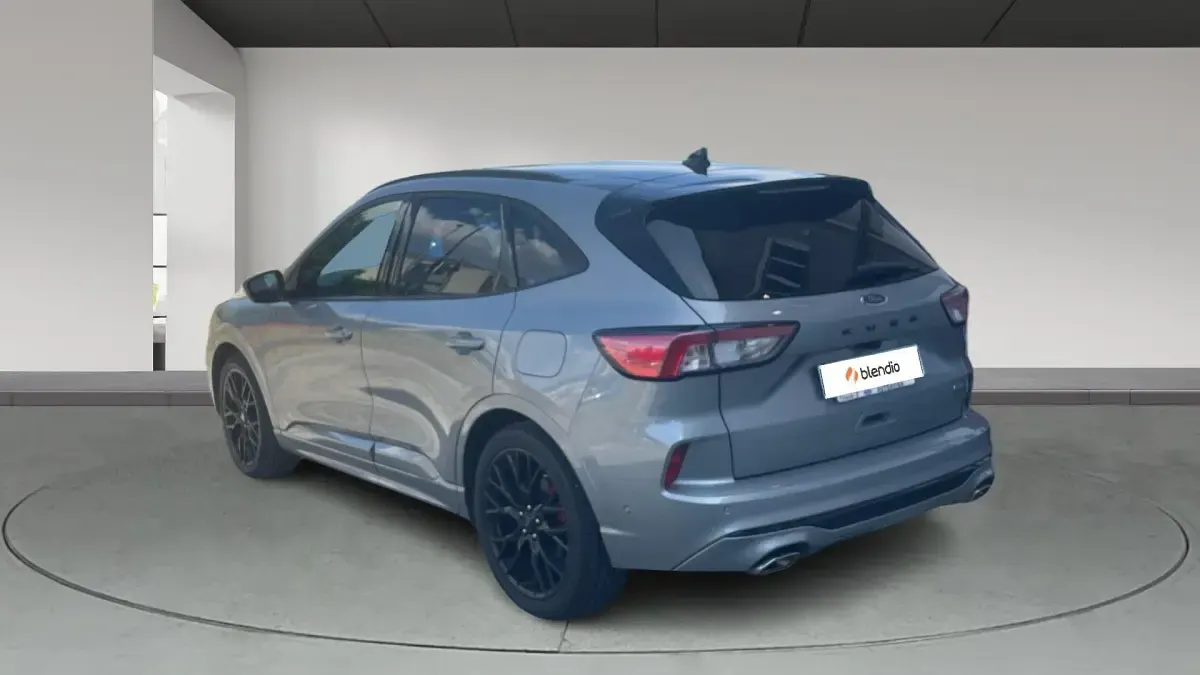 Usado Ford Kuga ST-Line X 190 CV (139 kW) 2023 Plata solar (metalizado) SUV