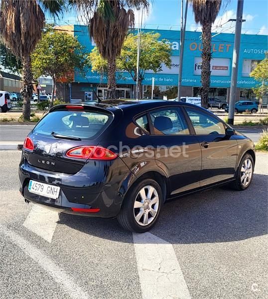 Usado Seat Leon Sport 105 CV (77 kW) 2009 Negro Utilitario