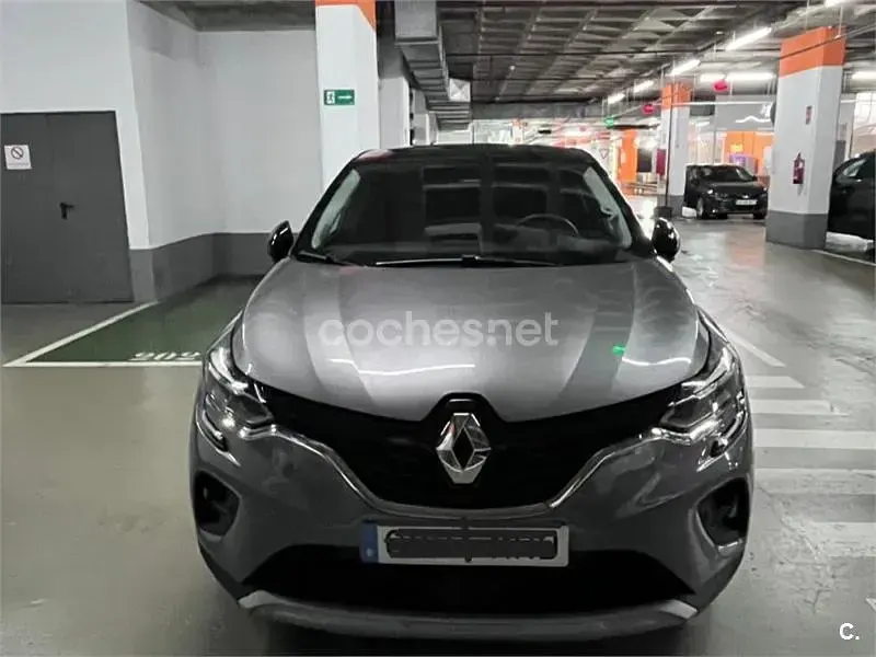 Usado Renault Captur Zen 90 CV (66 kW) 2023 Gris / plata SUV