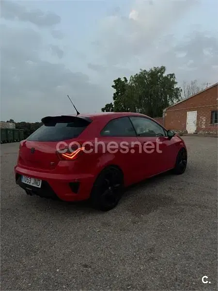 Usado Seat Ibiza SC CUPRA 192 CV (141 kW) 2016 Rojo Utilitario