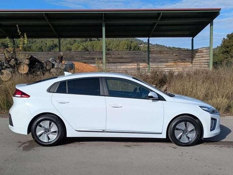 Usado Hyundai Ioniq 141 CV (103 kW) 2022 Blanco Utilitario