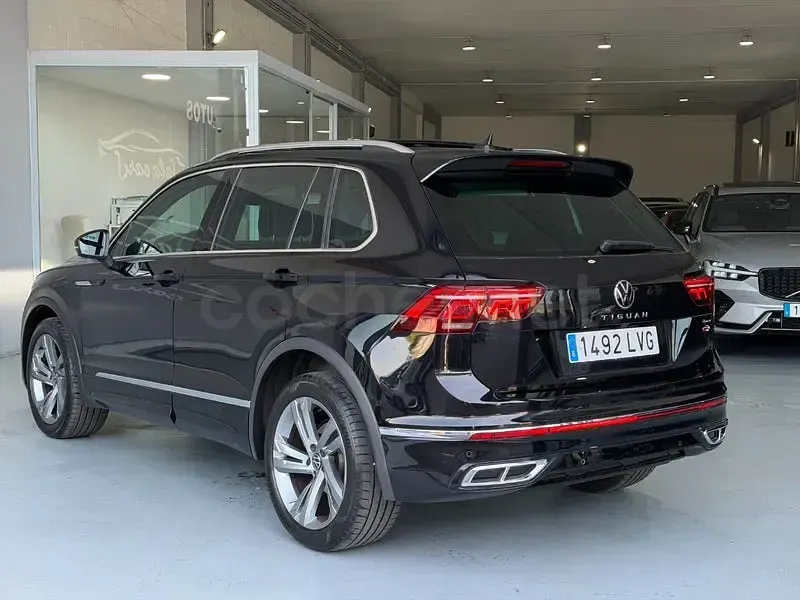 Usado VW Tiguan R-line 150 CV (110 kW) 2022 Negro SUV