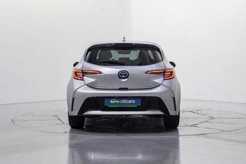 Usado Toyota Corolla Edition 140 CV (102 kW) 2023 Gris / plata Berlina