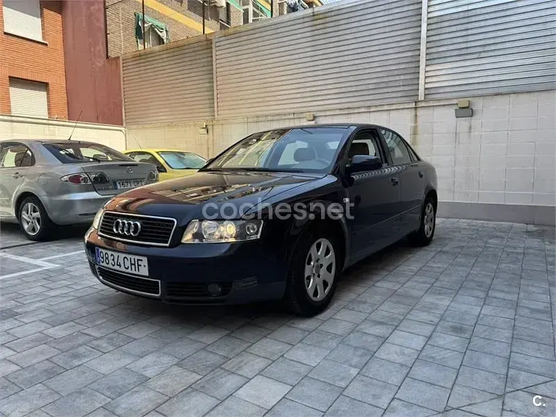 Usado Audi A4 150 CV (110 kW) 2003 Azul Berlina