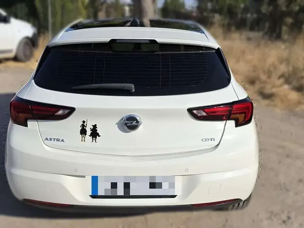 Usado Opel Astra Dynamic 110 CV (80 kW) 2016 Blanco Familiar