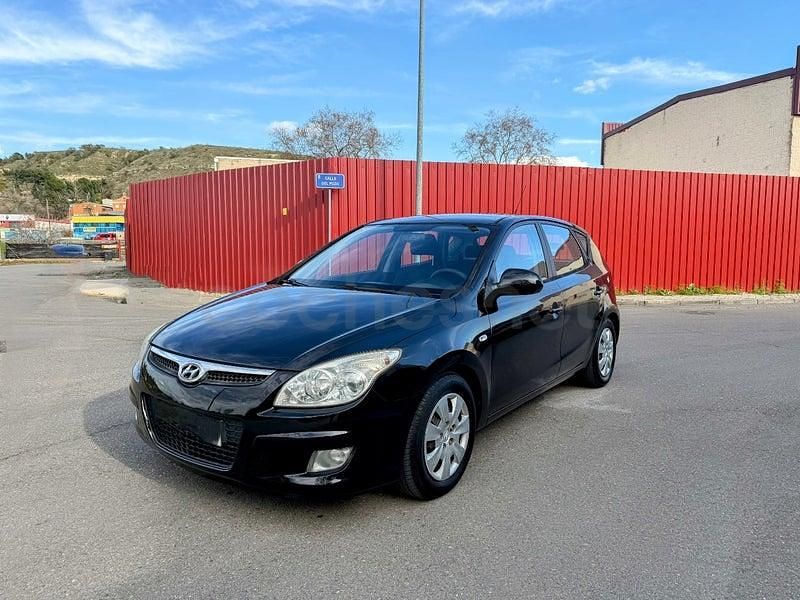 Usado Hyundai i30 Comfort 109 CV (80 kW) 2008 Negro Berlina