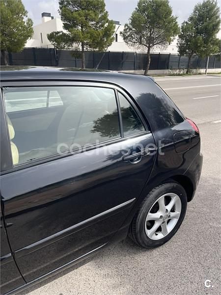 Usado Toyota Corolla Terra 116 CV (85 kW) 2005 Negro Berlina