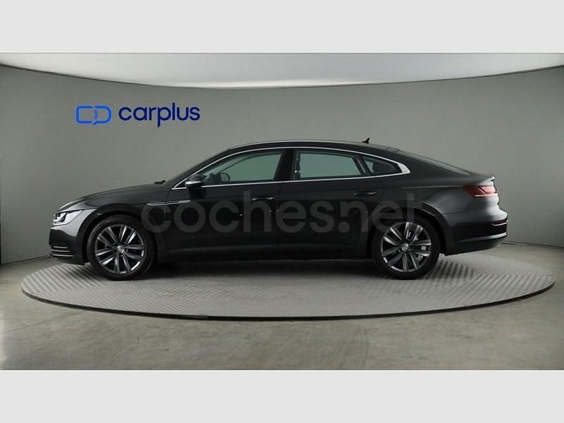 Usado VW Arteon Elegance 150 CV (110 kW) 2019 Gris / plata Berlina