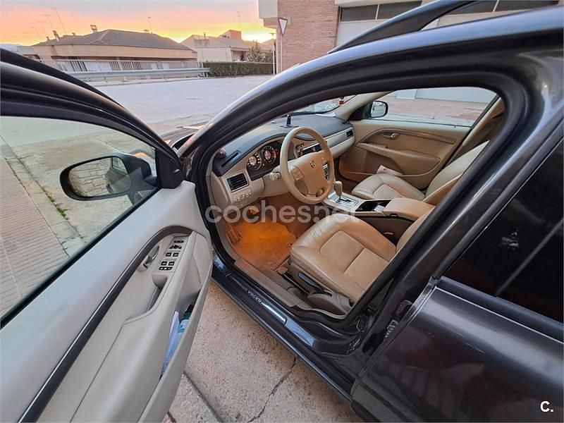 Usado Volvo V70 Momentum 163 CV (119 kW) 2008 Gris / plata Familiar