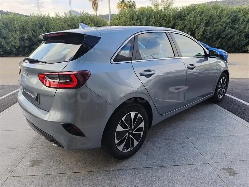 Usado Kia Ceed 100 CV (73 kW) 2025 Gris Utilitario