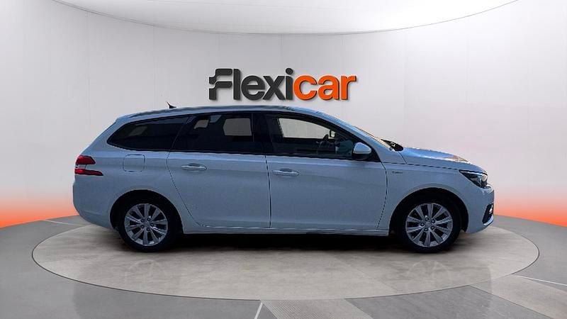 Usado Peugeot 308 Active 131 CV (96 kW) 2020 Blanco Berlina