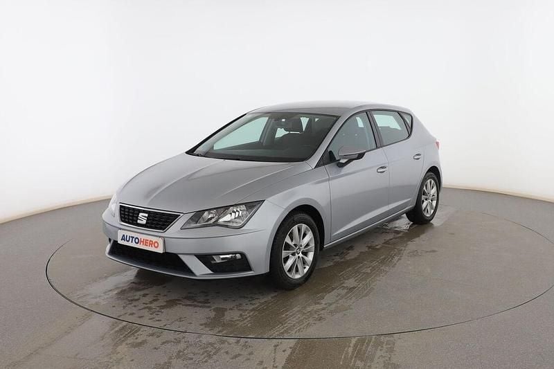Usado Seat Leon Style 110 CV (80 kW) 2018 Gris Berlina
