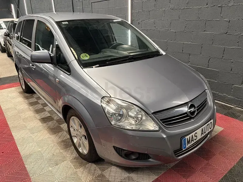 Usado Opel Zafira Essentia 110 CV (80 kW) 2009 Gris / plata Monovolumen