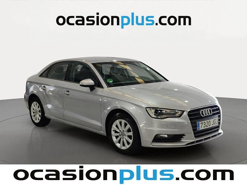Usado Audi A3 110 CV (80 kW) 2015 Gris plata Berlina