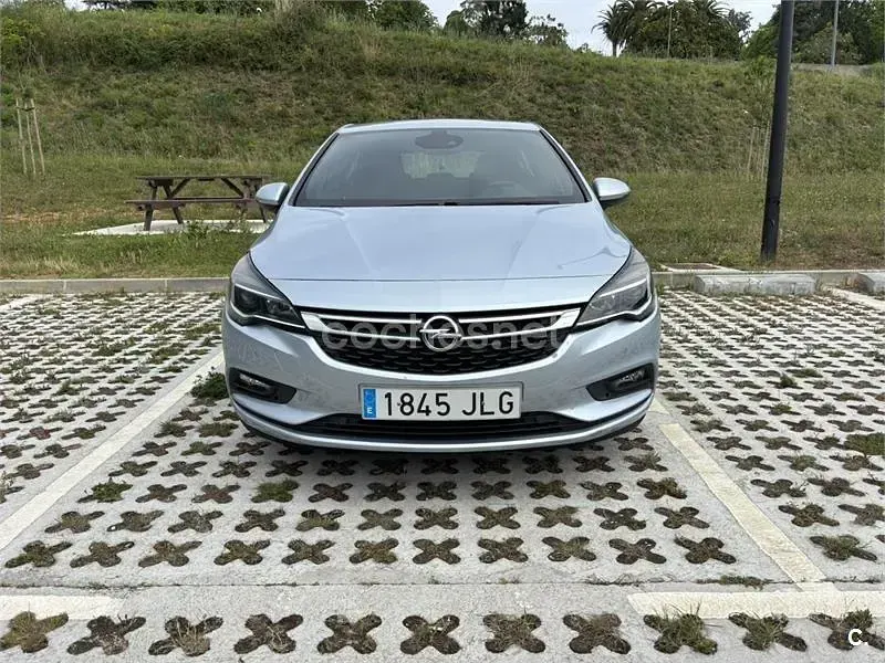 Usado Opel Astra Dynamic 110 CV (80 kW) 2016 Azul Berlina