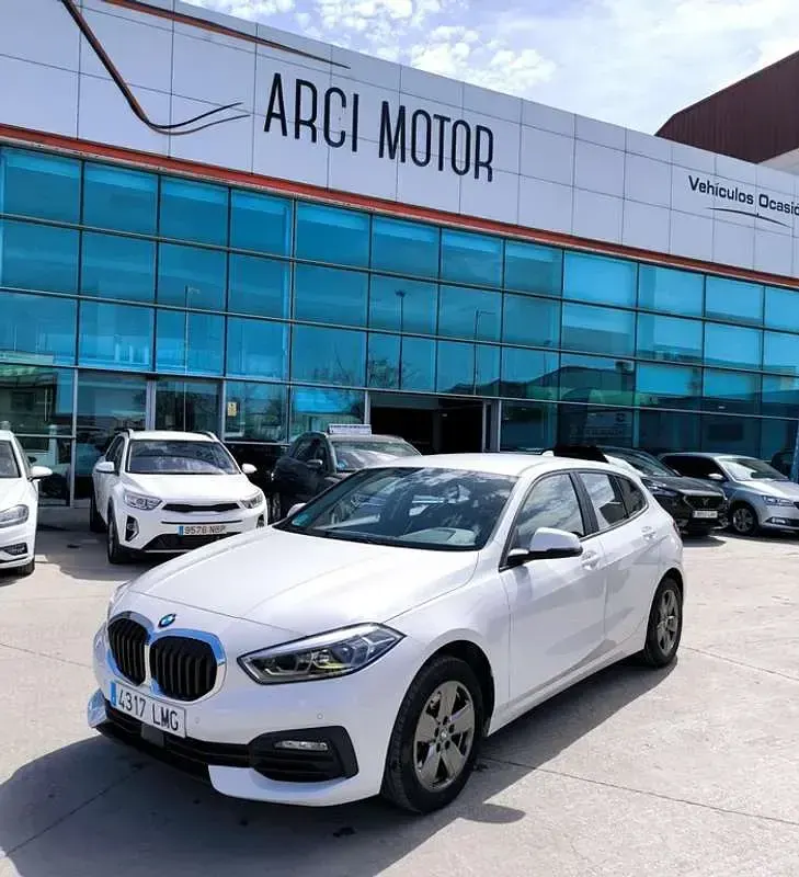Usado BMW 116 116 CV (85 kW) 2021 Blanco Utilitario