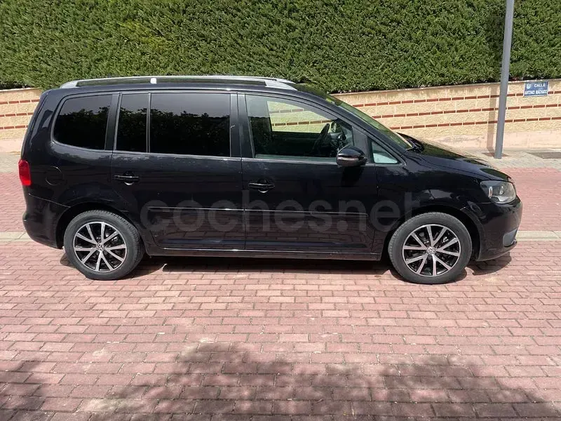 Usado VW Touran Advance 105 CV (77 kW) 2014 Negro Monovolumen