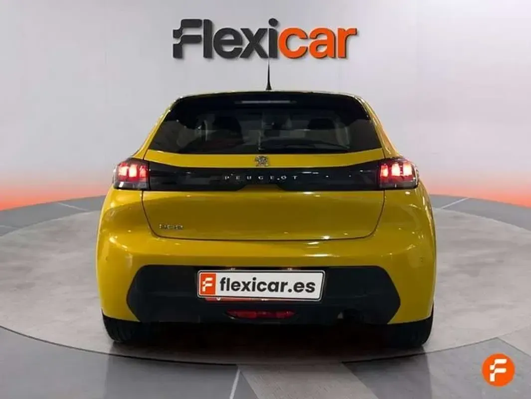 Usado Peugeot 208 Active 101 CV (74 kW) 2020 Amarillo Utilitario