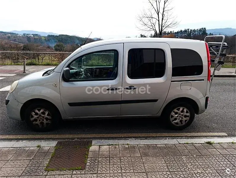Usado Renault Kangoo Expression 105 CV (77 kW) 2009 Gris / plata Familiar