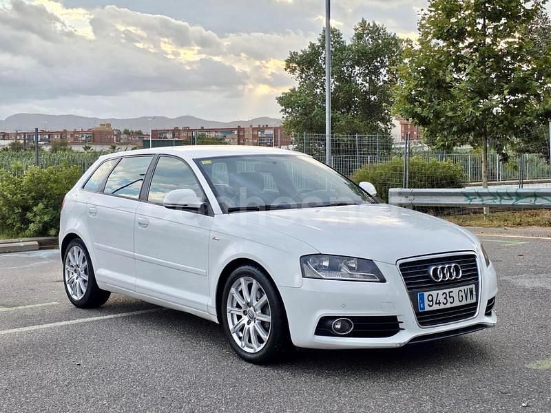 Blanco Usado 2010 Audi A3 Sportback Attraction Utilitario | 8800 € (Precio justo) - Imagen 1/4