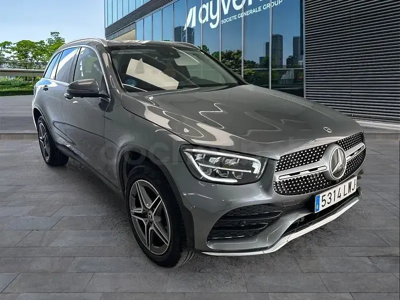 Usado Mercedes GLC300e 320 CV (235 kW) 2022 Gris / plata SUV