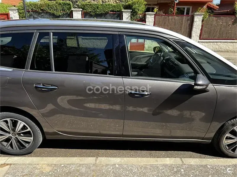 Usado Citroën Grand C4 Picasso PureTech 130 CV (95 kW) 2016 Marrón Monovolumen