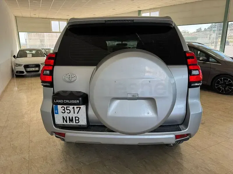 Usado Toyota Land Cruiser 204 CV (150 kW) 2021 Gris / plata SUV