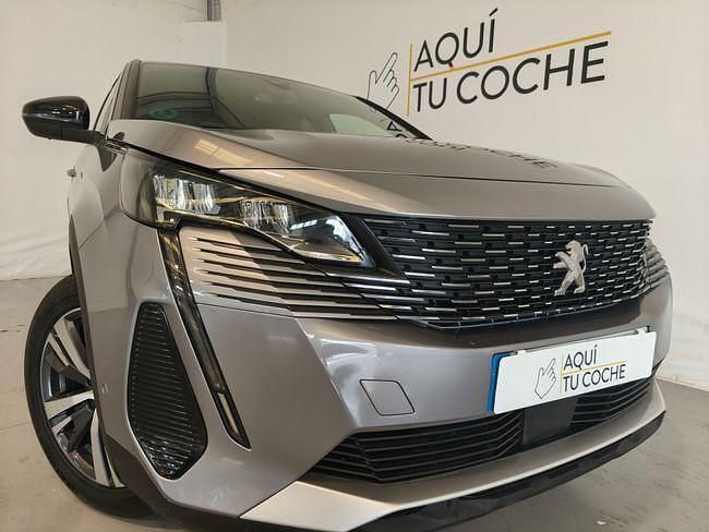 Usado Peugeot 3008 Allure 130 CV (95 kW) 2023 Gris SUV