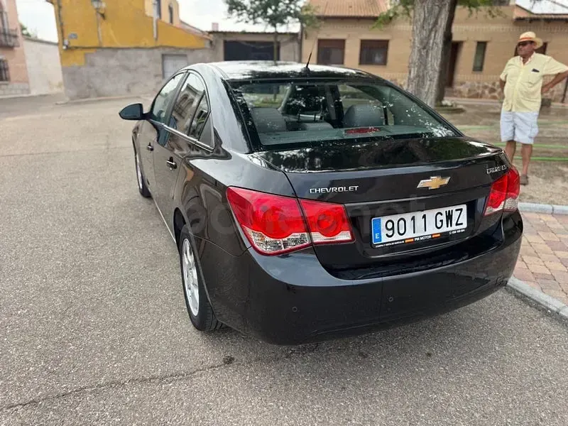 Usado Chevrolet Cruze LT 150 CV (110 kW) 2010 Negro Berlina