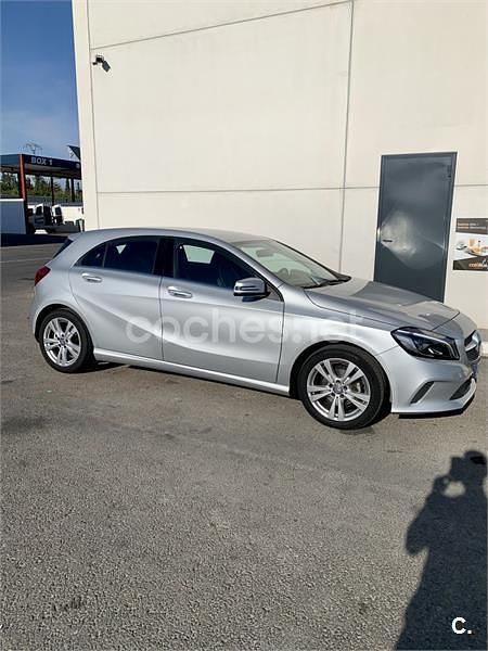 Usado Mercedes A180 Urban 109 CV (80 kW) 2016 Gris / plata Berlina
