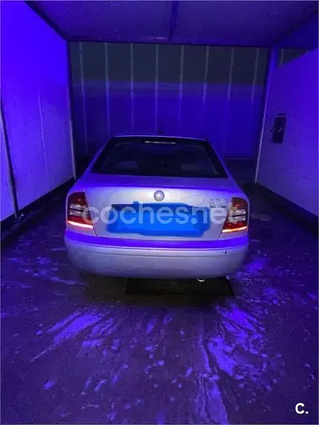 Usado Skoda Octavia Ambiente 90 CV (66 kW) 2003 Gris / plata Berlina