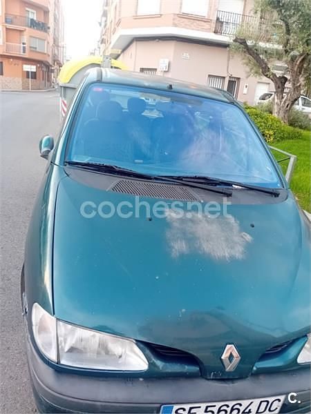 Usado Renault Mégane 65 CV (47 kW) 1998 Verde Monovolumen