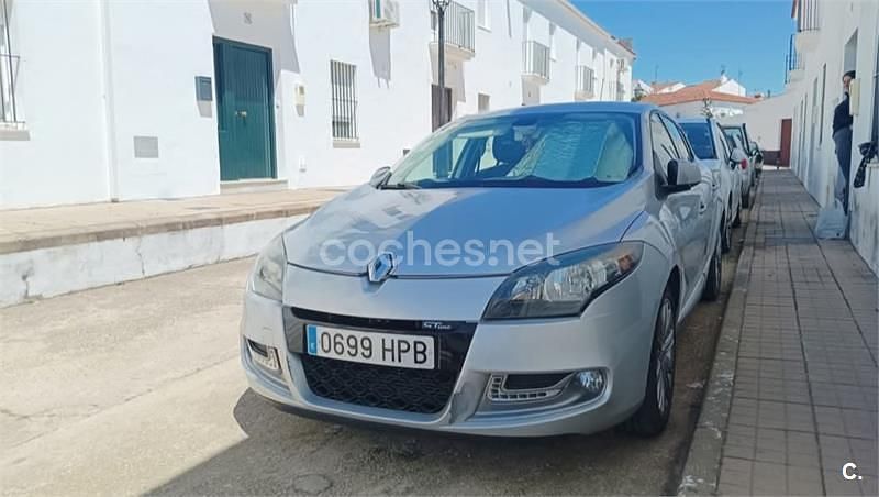 Gris / plata Usado 2013 Renault Mégane III Dynamique Berlina | 6000 € (Buen precio) - Imagen 1/4