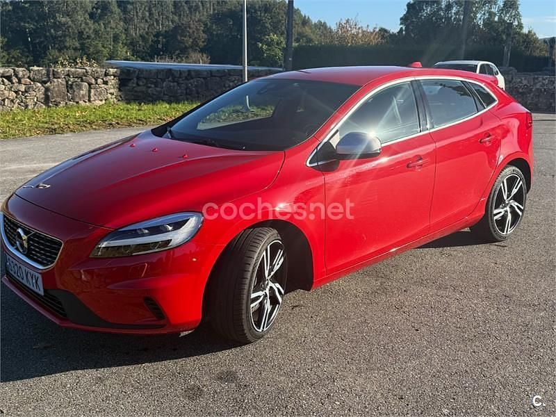 Rojo Usado 2019 Volvo V40 R-Design Momentum Berlina | 13.250 € (Buen precio) - Imagen 1/4