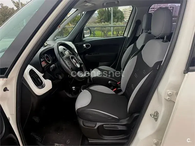 Usado Fiat 500L Lounge 85 CV (62 kW) 2013 Blanco Monovolumen
