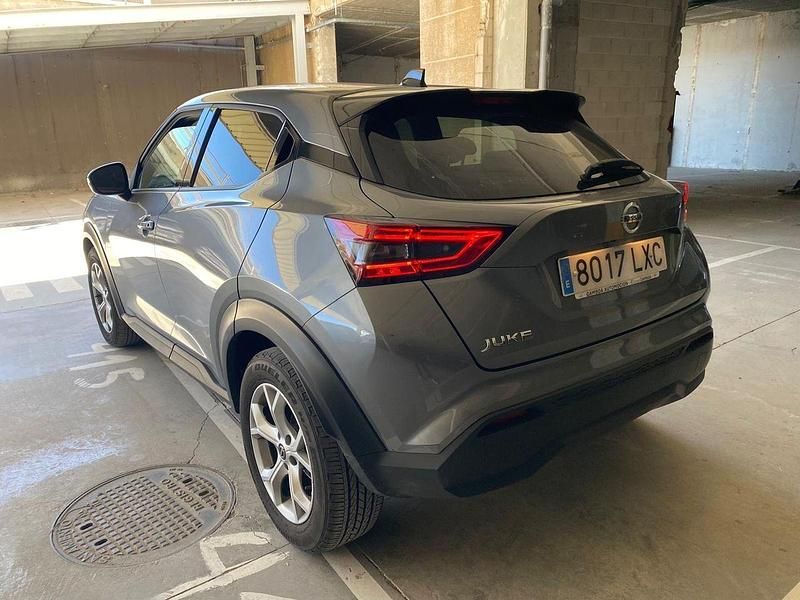 Usado Nissan Juke N-Connecta 114 CV (83 kW) 2022 Gris SUV