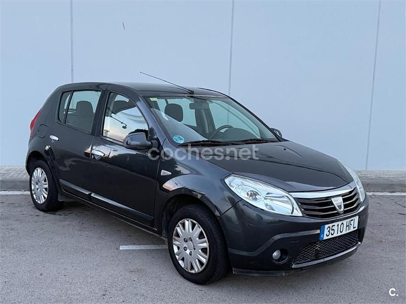 Gris / plata Usado 2011 Dacia Sandero Ambiance Berlina | 3999 € (Precio justo) - Imagen 1/4