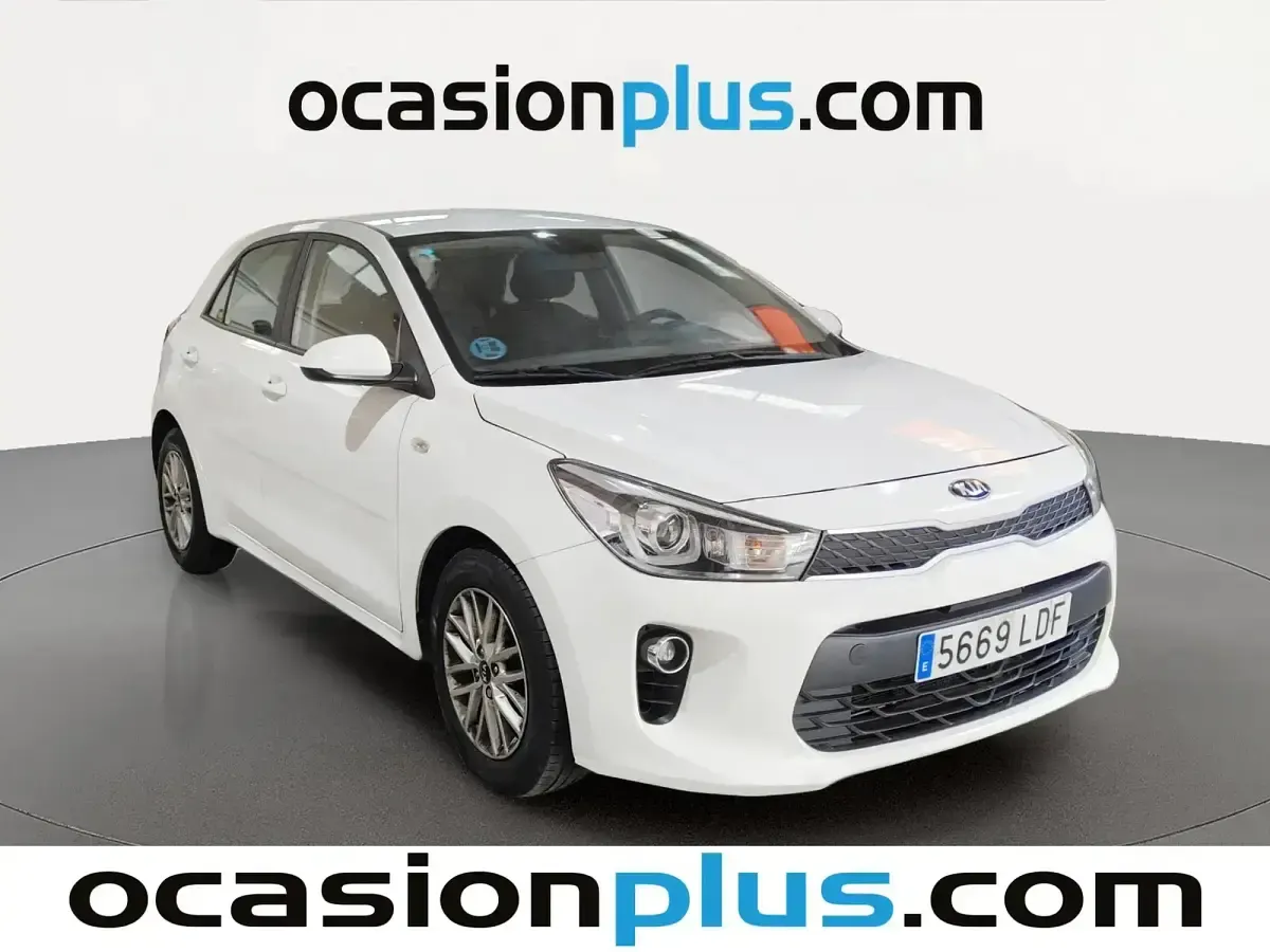 Usado Kia Rio 100 CV (73 kW) 2019 Blanco Berlina