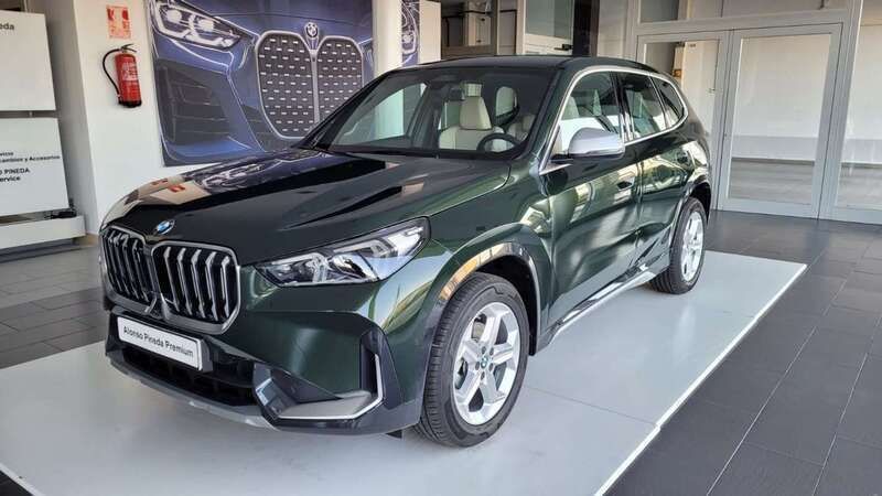 Verde Usado 2024 BMW X1 Performance SUV | 33.900 € (Super precio) - Imagen 1/4