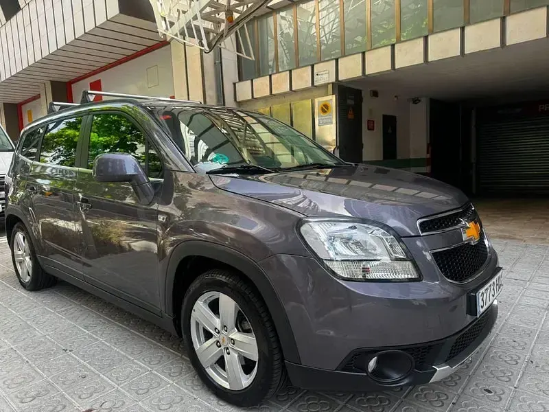 Usado Chevrolet Orlando LTZ 141 CV (103 kW) 2011 Gris / plata Monovolumen