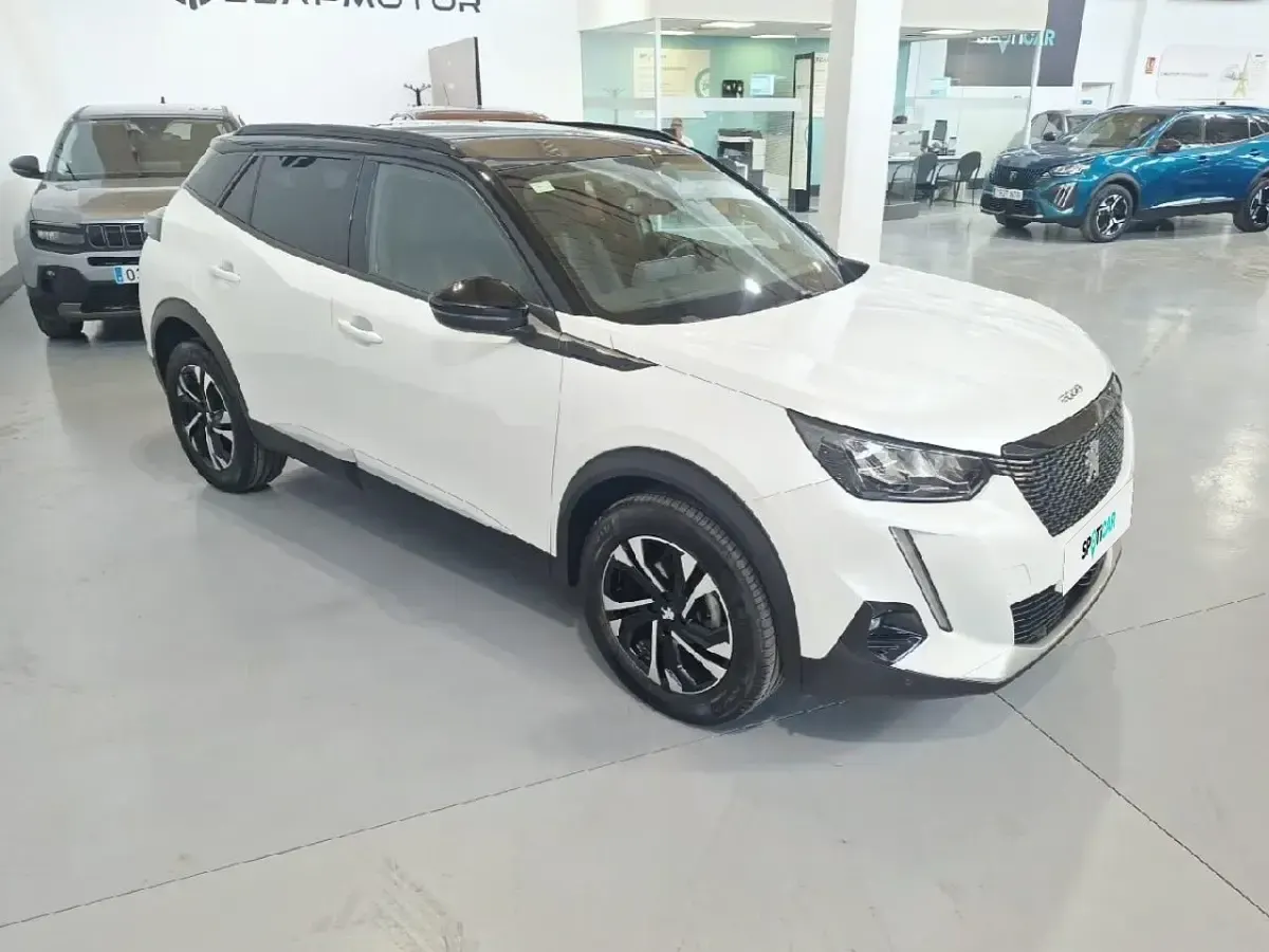 Usado Peugeot 2008 Allure 130 CV (95 kW) 2020 Blanco SUV