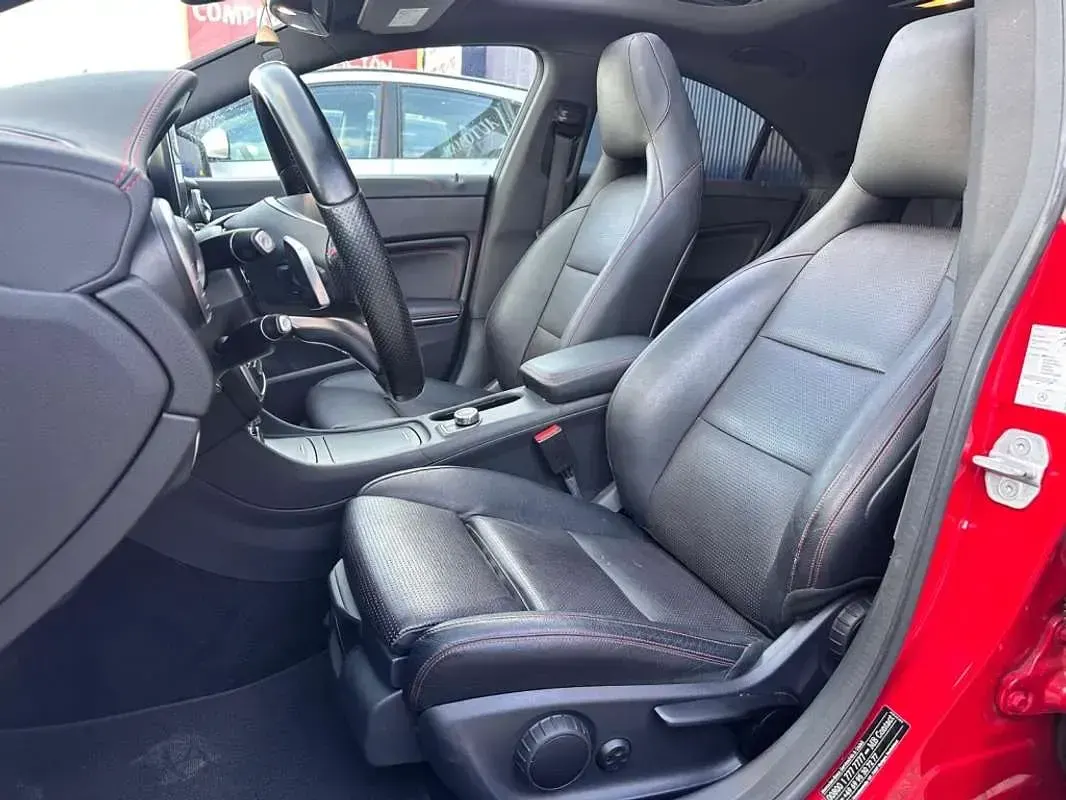 Käytetty Mercedes CLA200 AMG line 156 HP (114 kW) 2016 Punainen Coupe - kaksiovinen